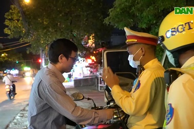 Hà Nội: Hàng loạt "ma men" bị xử lý sau lệnh nới lỏng nhà hàng, quán ăn