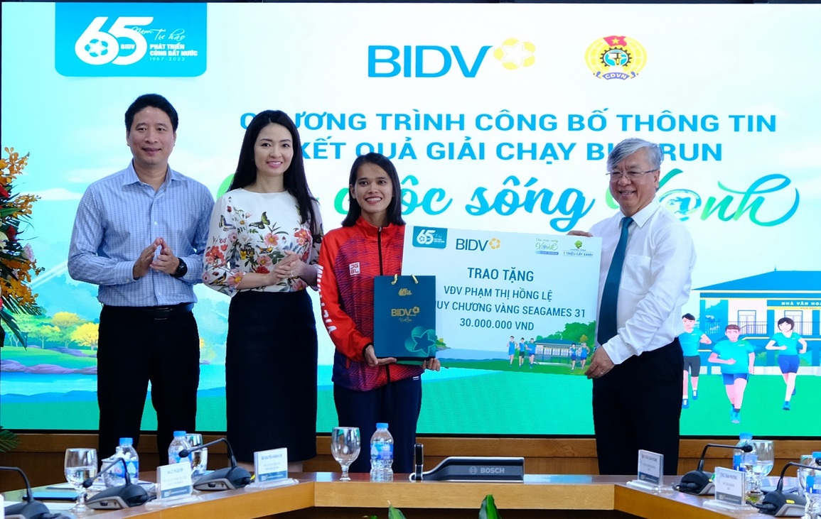 BIDV công bố kết quả và trao thưởng giải chạy BIDVRUN - Cho cuộc sống xanh 2022 - 3 BIDV công bố kết quả và trao thưởng giải chạy BIDVRUN - Cho cuộc sống xanh 2022 - 3