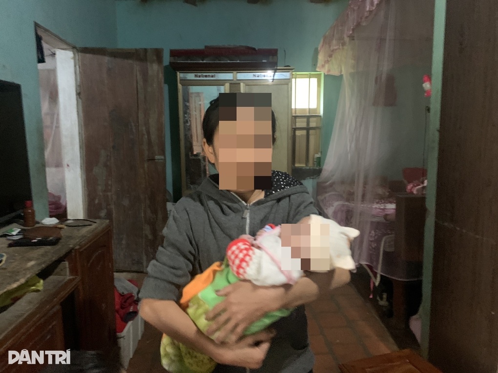 Bố bé gái sơ sinh bị bỏ rơi: Tôi sống trong giày vò và đau đớn - 2 Bố bé gái sơ sinh bị bỏ rơi: Tôi sống trong giày vò và đau đớn - 2