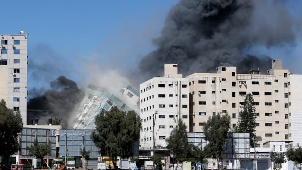 Israel không kích đánh sập trụ sở các hãng tin lớn ở Gaza - 1 Israel không kích đánh sập trụ sở các hãng tin lớn ở Gaza - 1