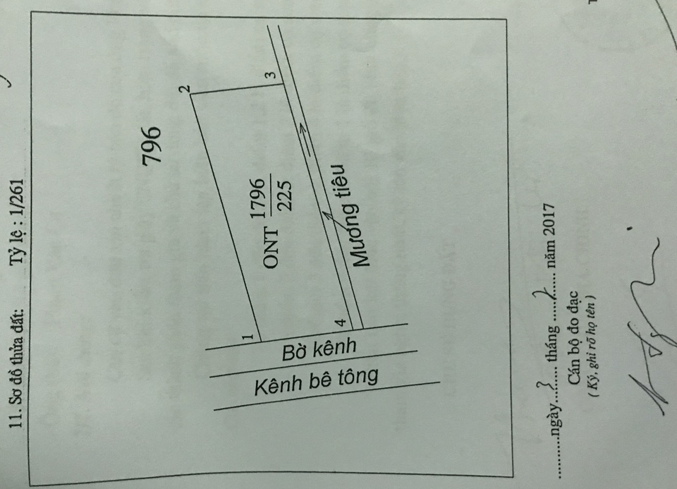 Xã cho thuê đất xây ki ốt ngay trên hành lang an toàn giao thông, dân “đội đơn” khiếu nại - 4 Xã cho thuê đất xây ki ốt ngay trên hành lang an toàn giao thông, dân “đội đơn” khiếu nại - 4