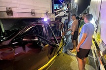 4 ô tô tông nhau, xe con bẹp rúm, tài xế tử vong