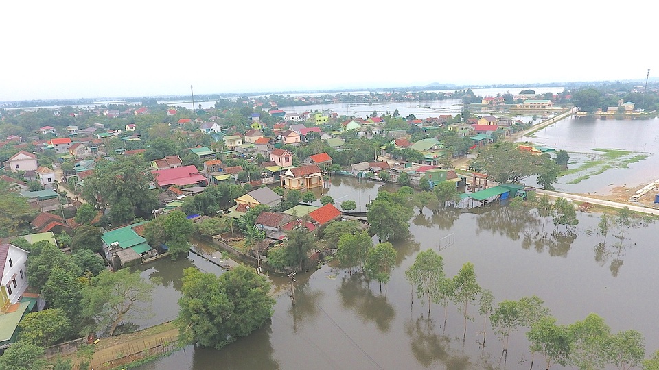 Gần một tuần mưa ngớt, lũ rút nhưng nhiều nơi vẫn ngập lụt - 6 Gần một tuần mưa ngớt, lũ rút nhưng nhiều nơi vẫn ngập lụt - 6