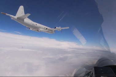 Su-27 Nga chặn máy bay ném bom Mỹ trên biển Baltic