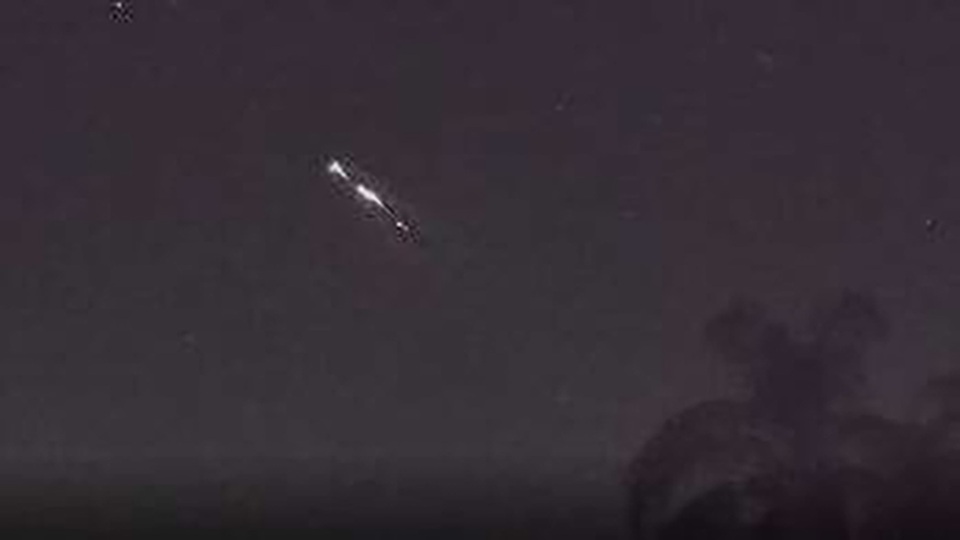 Ánh sáng bí ẩn xuất hiện trên bầu trời Nam California - 1 Ánh sáng bí ẩn xuất hiện trên bầu trời Nam California - 1