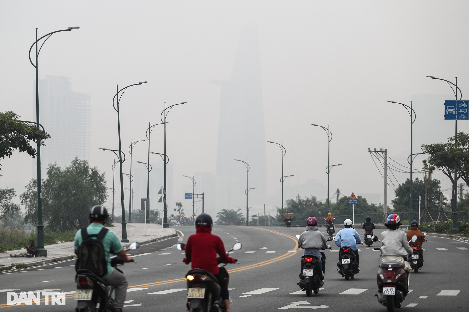 TPHCM se lạnh, chìm trong sương mù những ngày giáp Tết Nguyên đán - 14 TPHCM se lạnh, chìm trong sương mù những ngày giáp Tết Nguyên đán - 14