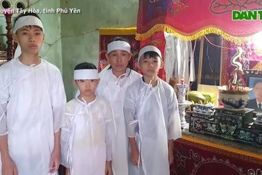 Cha mất, mẹ mắc ung thư 3 đứa trẻ sống trong cảnh thiếu thốn đủ bề