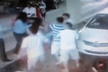 Vụ nữ nhân viên thu phí bị đánh hội đồng: Giám đốc công ty xin từ chức