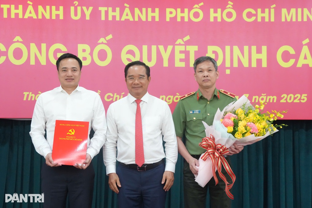 Thành lập Đảng bộ Công an và Đảng bộ Quân sự TPHCM mới - 1 Thành lập Đảng bộ Công an và Đảng bộ Quân sự TPHCM mới - 1