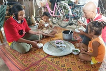 Bố bướu ác tính, mẹ ung thư, 3 đứa con thơ mù mịt tương lai