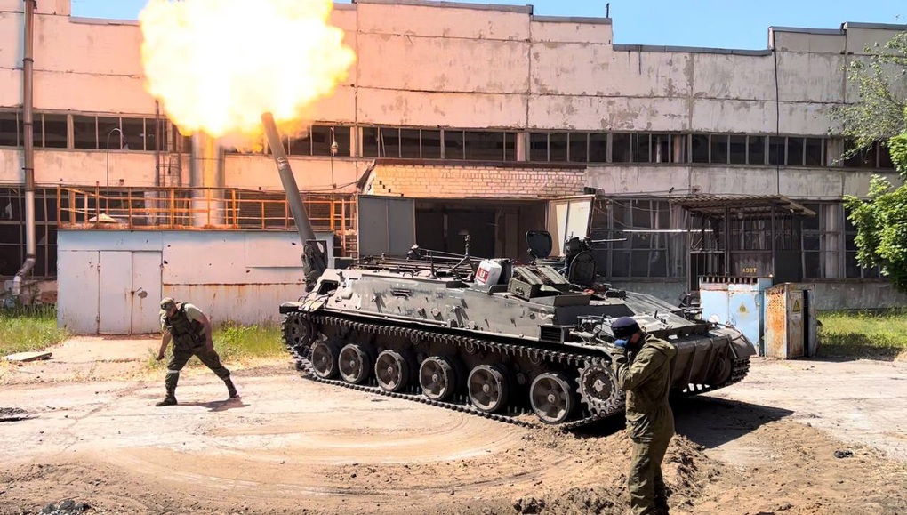Pháo tự hành uy lực nhất của Nga bị phá hủy ở miền Đông Ukraine - 2 Pháo tự hành uy lực nhất của Nga bị phá hủy ở miền Đông Ukraine - 2