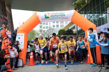 Đường đua  xanh Hanoi Half Marathon 2018