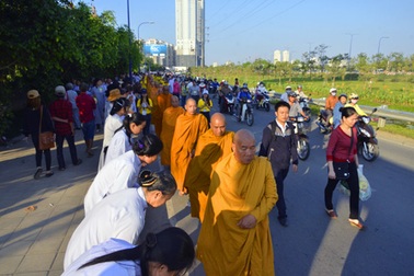 1.250 nhà sư tham gia lễ khất thực lớn nhất nước