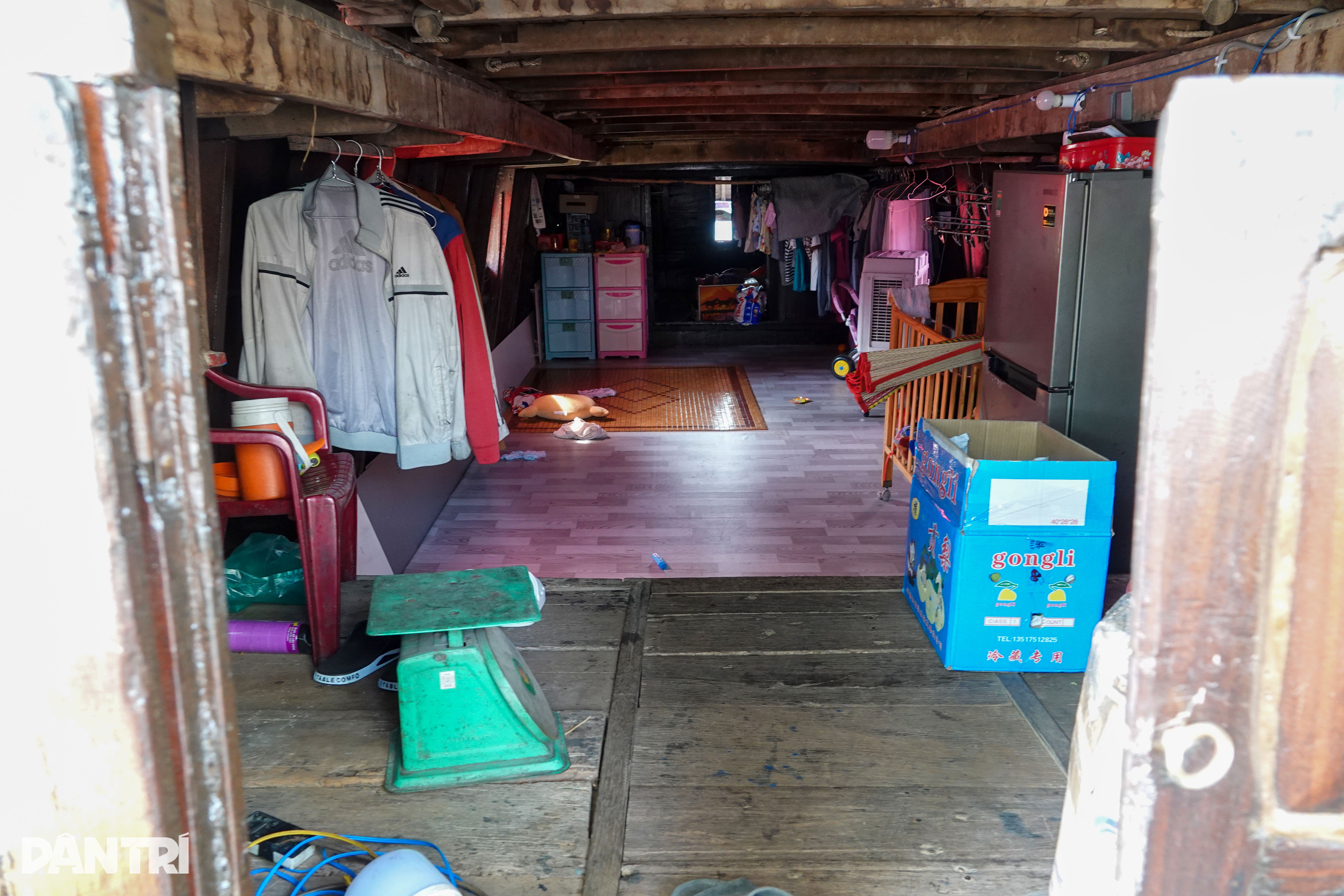 គ្មានអ្នកណានៅក្នុងសង្កាត់នោះមានម៉ាស៊ីនត្រជាក់ទេ វាមាន ៤០ ដឺក្រេ ហើយនៅតែមានផាសុកភាព - ៣ Xóm dân cư không nhà ai có điều hòa, nóng 40 độ vẫn khỏe re - 3