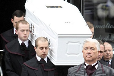 Hình ảnh lễ tang của ngôi sao truyền hình Anh