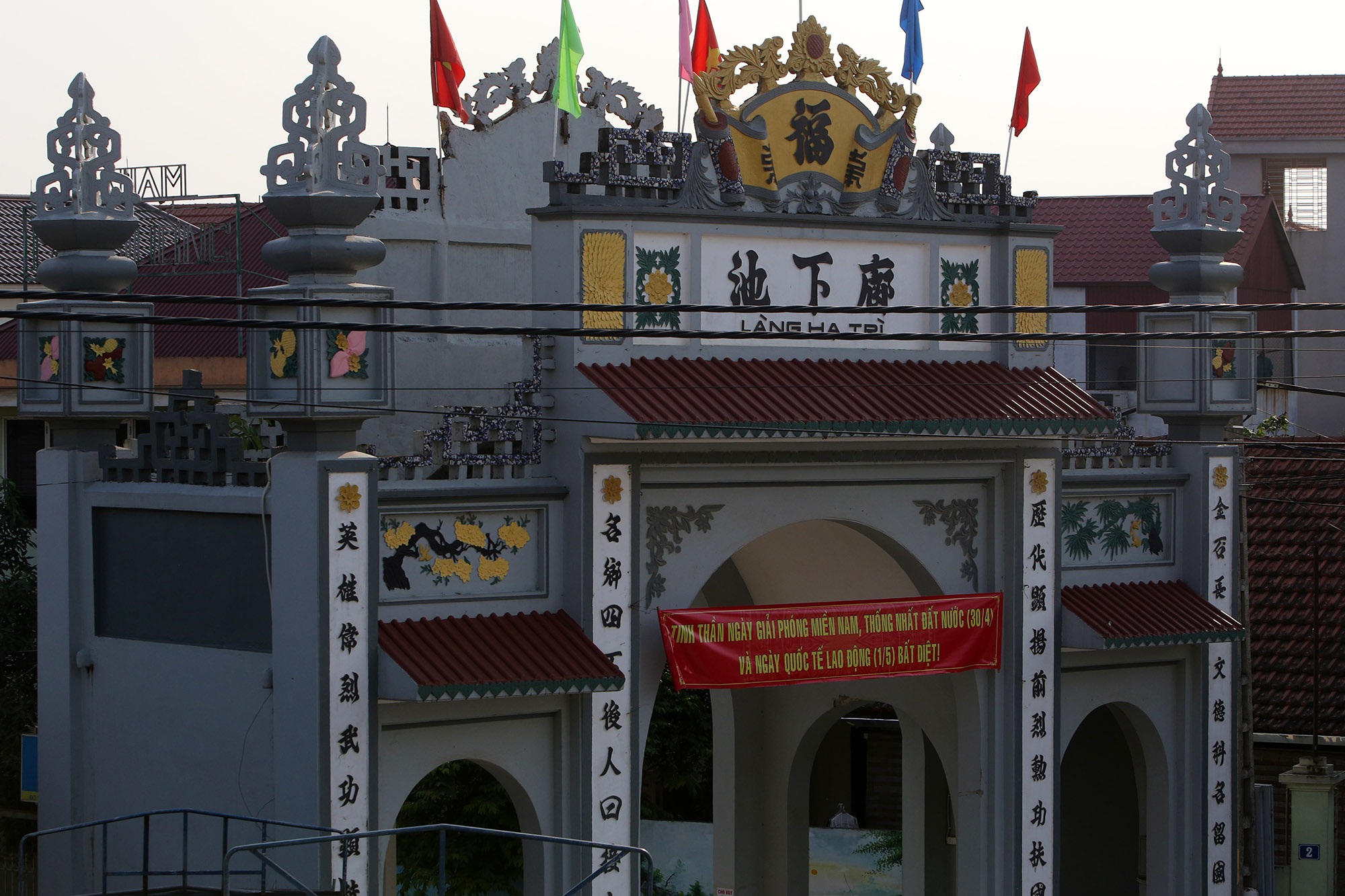 Vùng đất có nhiều cổng làng khủng - 19 Vùng đất có nhiều cổng làng khủng - 19