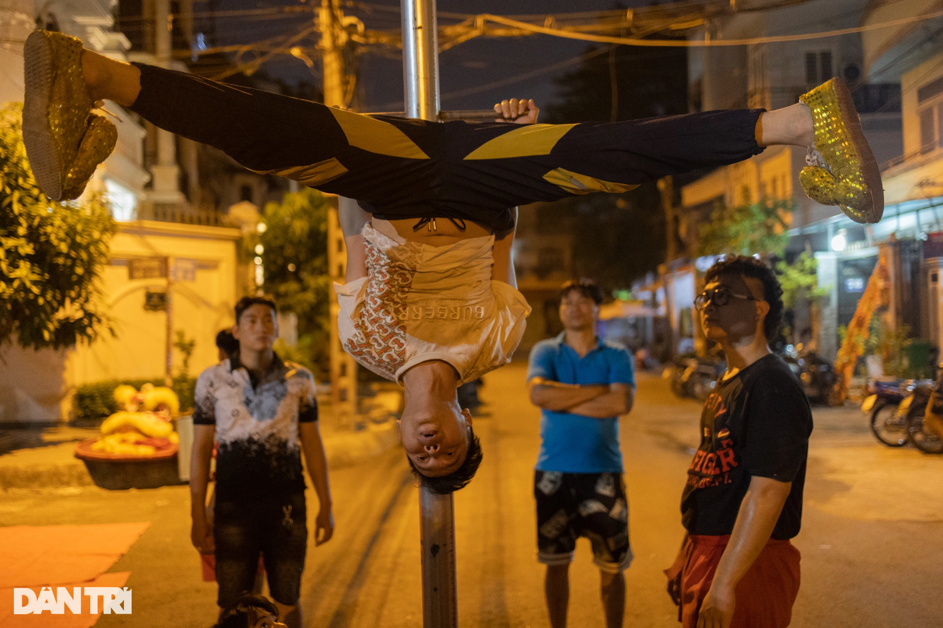Những giọt mồ hôi phía sau tiếng trống múa lân - 10 Những giọt mồ hôi phía sau tiếng trống múa lân - 10
