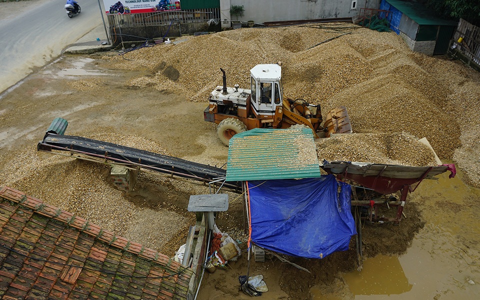 Cầu cứu cơ quan chức năng vì điểm kinh doanh sỏi hoạt động xuyên đêm - 1 Cầu cứu cơ quan chức năng vì điểm kinh doanh sỏi hoạt động xuyên đêm - 1