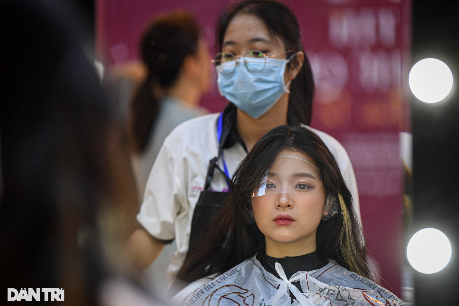 Sôi nổi kỳ thi nghề thời thượng làm đẹp cho các chị em phụ nữ - 11 Sôi nổi kỳ thi nghề thời thượng làm đẹp cho các chị em phụ nữ - 11