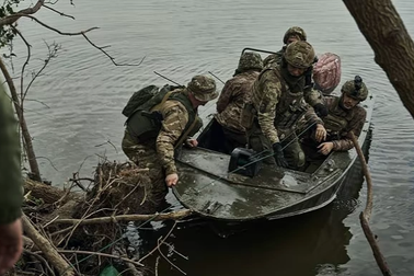 Ukraine biến tả ngạn Dnieper thành pháo đài "bất khả xâm phạm" với UAV Nga