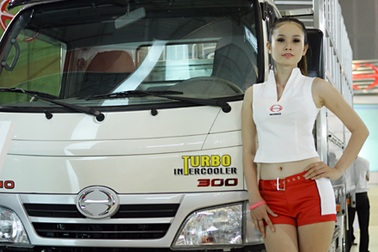 Xe thương mại tiếp tục chiếm ưu thế