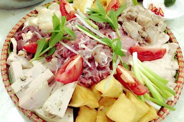 Rủ nhau đi ăn lẩu chuẩn vị đông nghẹt khách tại Hà thành