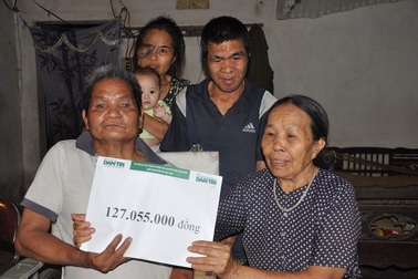 Hơn 127 triệu đồng đến với hoàn cảnh "mẹ xấu, con xinh"