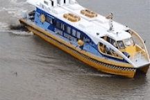 Nhân viên tàu buýt đường thủy cứu người phụ nữ nhảy sông Sài Gòn