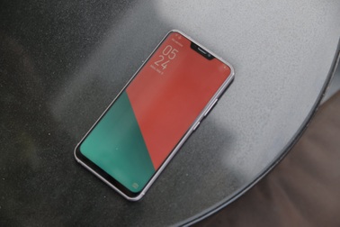 Zenfone 5 - bản sao iPhone X bán tại Việt Nam trong tháng 4