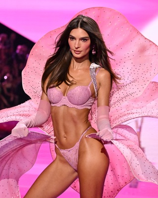 Dàn thiên thần nội y đình đám tái xuất tại Victoria’s Secret Fashion Show - 19