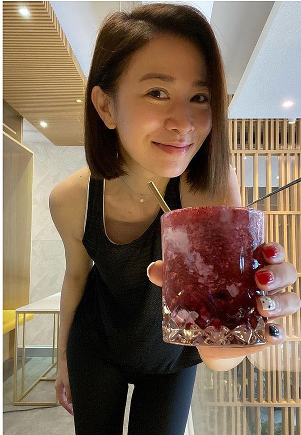 Nhàn Phi Xa Thi Mạn tuổi U50: Trẻ đẹp, giàu có và vui sống đời độc thân - 6