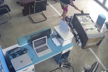 Ngăn chặn nam sinh mang 3 cây vàng đi nộp cho kẻ lừa đảo