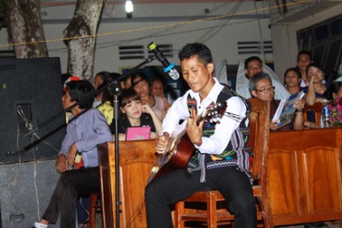 Niềm đam mê Guitar của các thanh niên Châu Mạ
