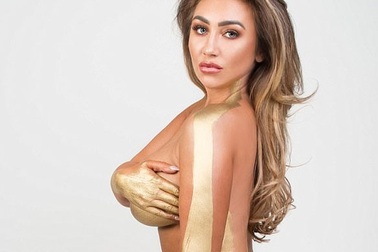 Người đẹp Anh chụp ảnh "nude" táo bạo khoe thân