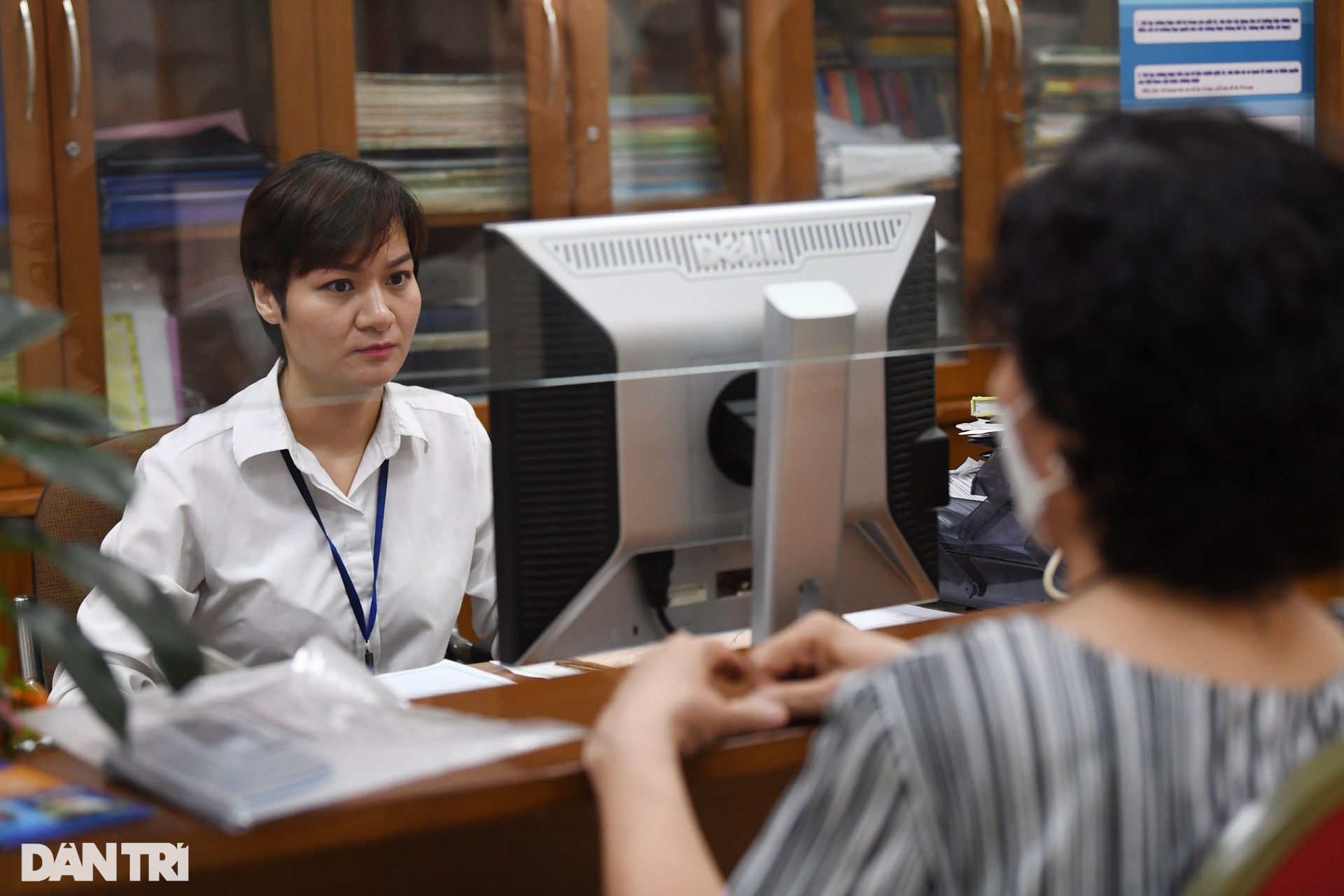 Hà Nội: Người dân thoát cảnh xếp hàng dài với thủ tục hành chính không chờ - 7 Hà Nội: Người dân thoát cảnh xếp hàng dài với thủ tục hành chính không chờ - 7