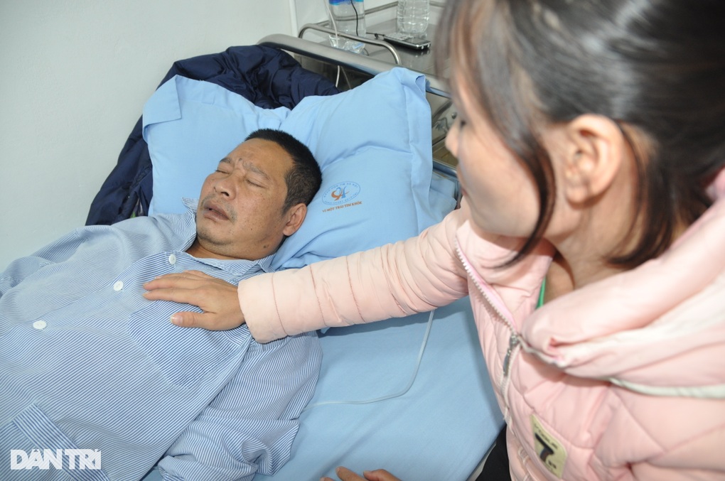 Người bố nghèo tràn dịch màng tim được giúp đỡ gần 230 triệu đồng - 2 Người bố nghèo tràn dịch màng tim được giúp đỡ gần 230 triệu đồng - 2
