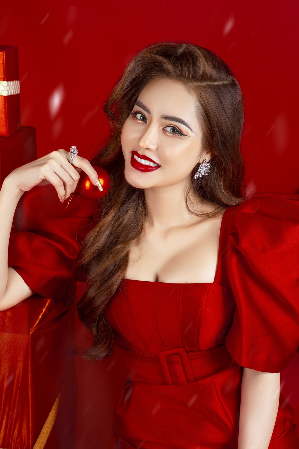 Hoa hậu Khả Hân khoe nhan sắc trong bộ ảnh mừng Giáng sinh - 1 Hoa hậu Khả Hân khoe nhan sắc trong bộ ảnh mừng Giáng sinh - 1