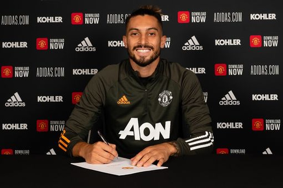 Man Utd chi bộn tiền để chiêu mộ liền ba cầu thủ - 1 Man Utd chi bộn tiền để chiêu mộ liền ba cầu thủ - 1