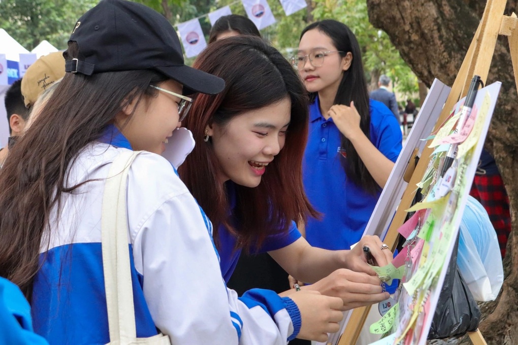 Học viện Báo chí và Tuyên truyền tổ chức ngày hội tư vấn - 3 Học viện Báo chí và Tuyên truyền tổ chức ngày hội tư vấn - 3