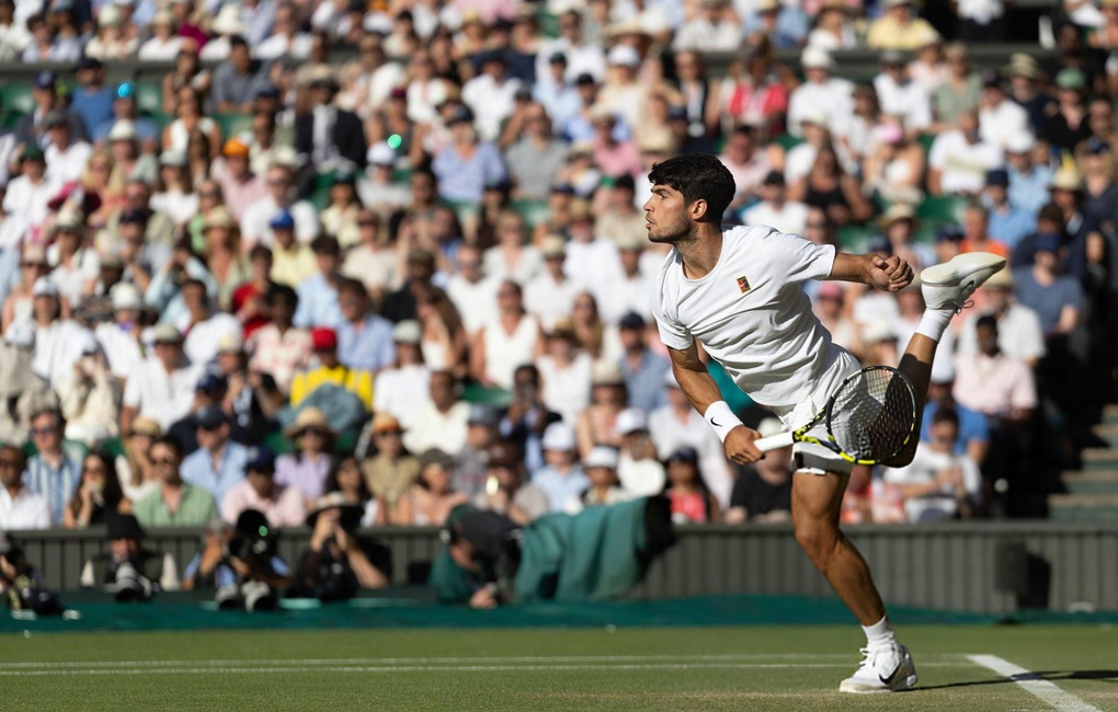 Alcaraz tiến vào bán kết Wimbledon, chạm trán Fritz - 2 Alcaraz tiến vào bán kết Wimbledon, chạm trán Fritz - 2