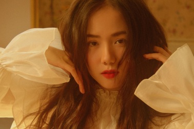 Phương Ly khiến khán giả ngỡ ngàng với vẻ đẹp trong veo