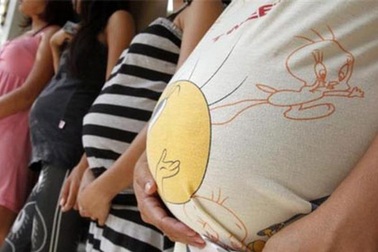 Hồng Kông (Trung Quốc): Sinh con, mất việc