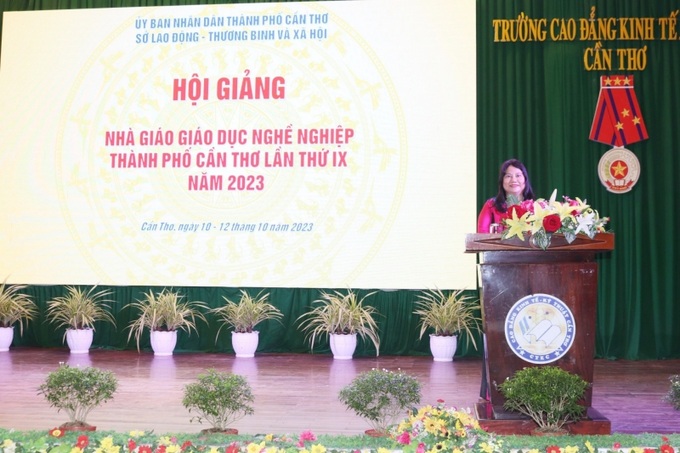 Bà Trần Thị Xuân Mai - GĐ Sở LĐ- TB&XH TP.Cần Thơ phát biểu khai mạc Hội giảng.