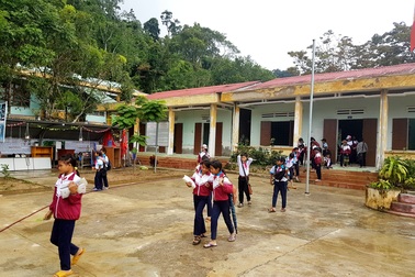 Nỗi nhọc nhằn của giáo viên khi vận động học sinh ra lớp sau Tết