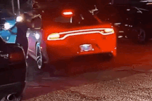 Bị cướp ô tô ngay trước mắt vì chủ quan ra khỏi xe không tắt máy