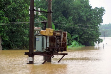 Đã tìm thấy thi thể cô giáo vượt lũ dữ cứu trường