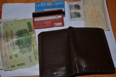 Nhặt được của rơi, "tống tiền" khổ chủ, 3 đối tượng bị bắt giữ