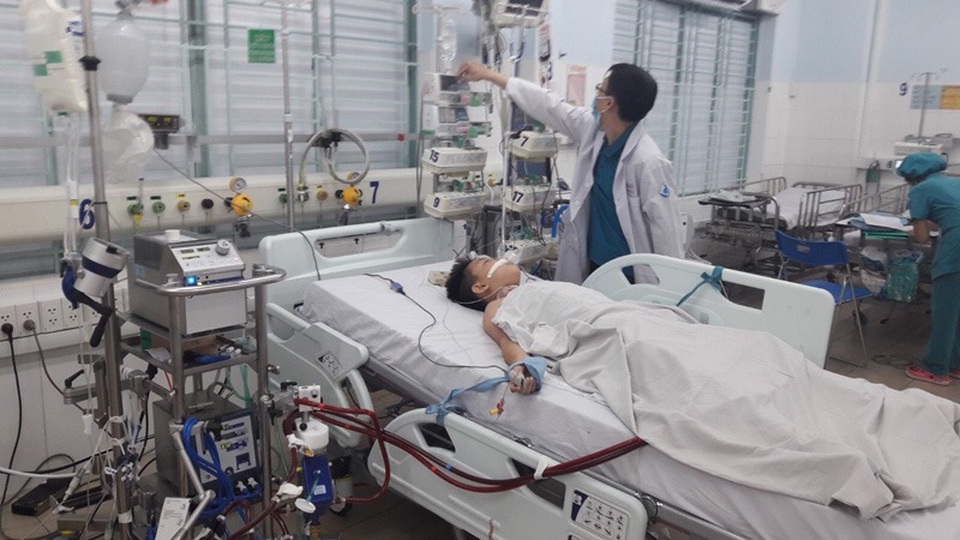 Viêm cơ tim tối cấp, 2 trẻ thoát cửa tử dù chết lâm sàng khi chuyển viện - 2 Viêm cơ tim tối cấp, 2 trẻ thoát cửa tử dù chết lâm sàng khi chuyển viện - 2