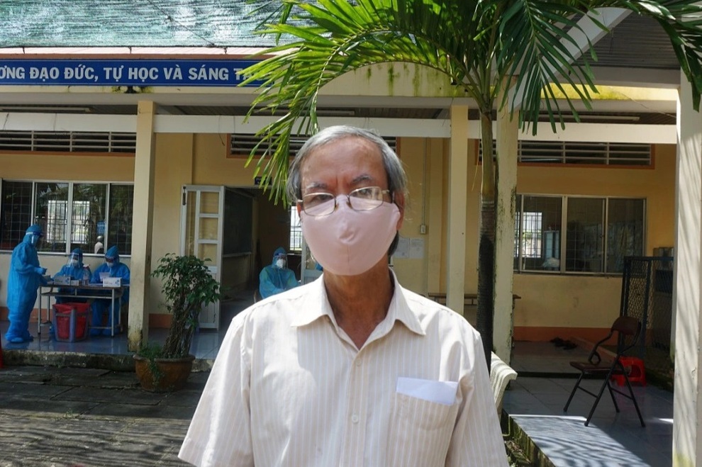 Tình nguyện viên Cần Thơ vượt sông từ tờ mờ sáng để truy F0 - 5 Tình nguyện viên Cần Thơ vượt sông từ tờ mờ sáng để truy F0 - 5