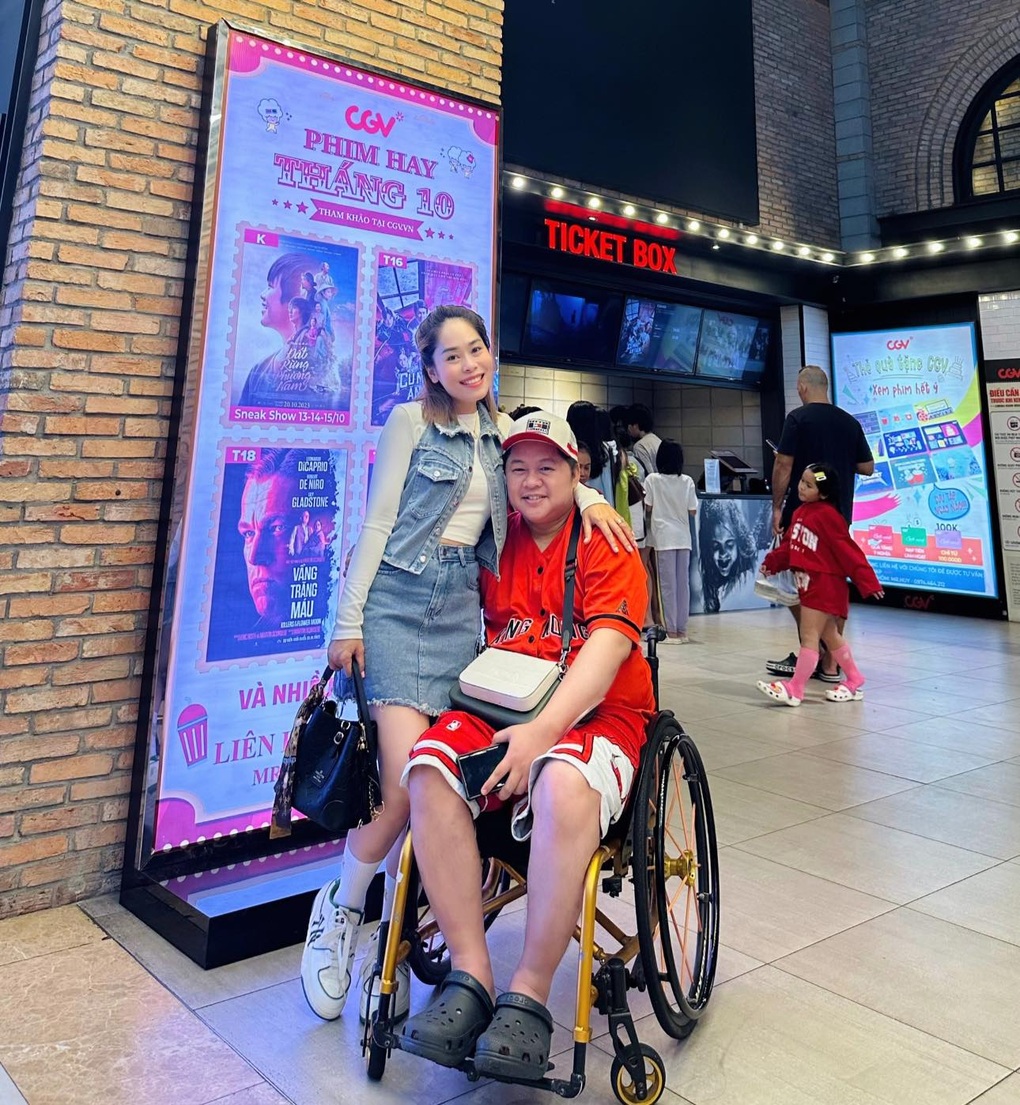 Sắp sinh con, vợ nén nước mắt vào viện chăm chồng bị tai nạn liệt nửa người - 1